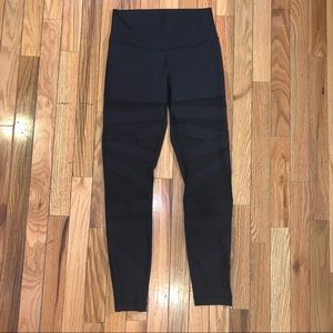 Women’s Lululemon size 6 mesh cut out leggings